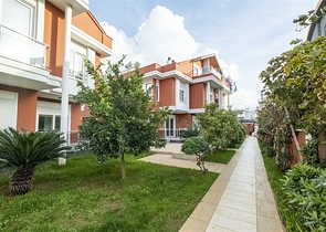 فيلا 4 + 1 في مجمع في منطقة كوندو لارا ، على بعد 10 دقائق من الشاطئ