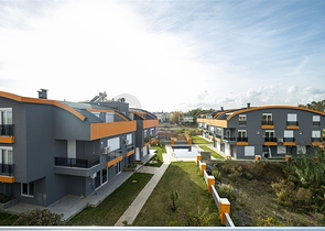 فيلا 4 + 1 في مجمع في منطقة كوندو لارا ، على بعد 10 دقائق من الشاطئ