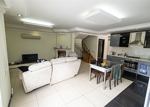 فيلا 4 + 1 في مجمع في منطقة كوندو لارا ، على بعد 10 دقائق من الشاطئ