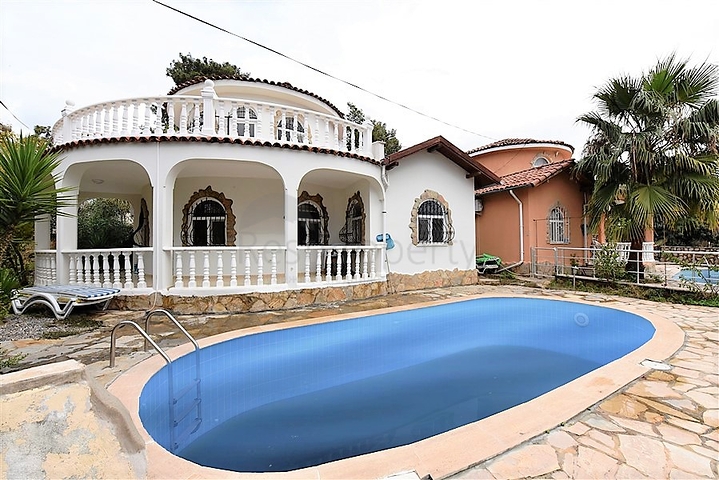 فيلا مستقلة مع مسبح خاص -في افسلار / الانيا 