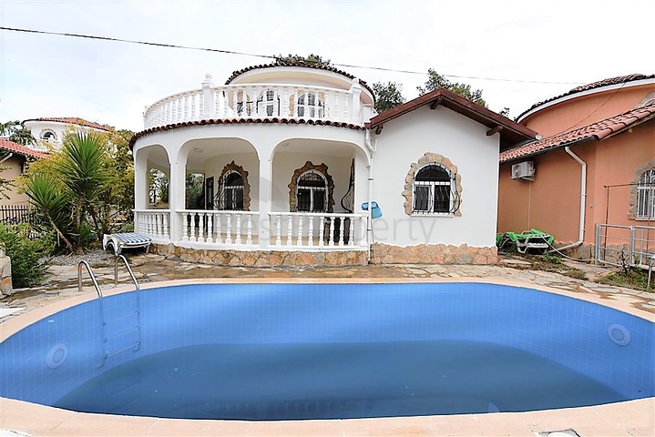 فيلا مستقلة مع مسبح خاص -في افسلار / الانيا 