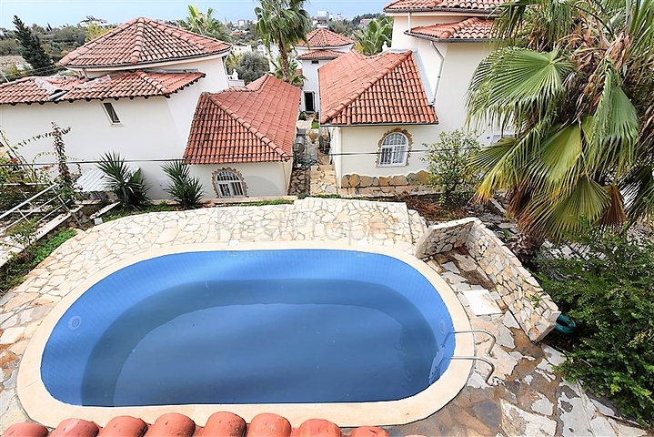 فيلا مستقلة مع مسبح خاص -في افسلار / الانيا 