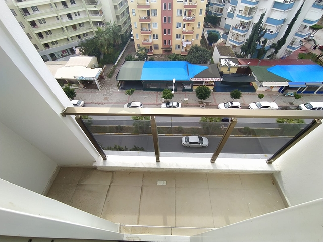 شقة غرفتين وصالة - على شارع بارباروس - في مهموتلار / الانيا 