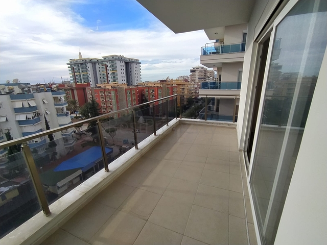 شقة غرفتين وصالة - على شارع بارباروس - في مهموتلار / الانيا 