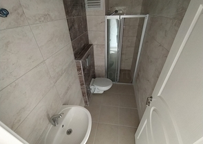 شقة غرفتين وصالة - على شارع بارباروس - في مهموتلار / الانيا 