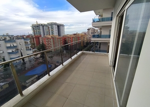 شقة غرفتين وصالة - على شارع بارباروس - في مهموتلار / الانيا 