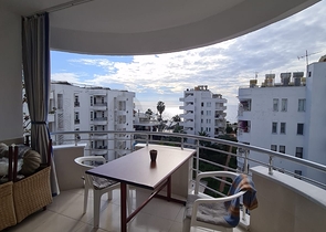 اطلالة بحرية - صف اول - شقة غرفتين وصالة - مفروشة - بسعر مناسب -في مهموتلار / الانيا 