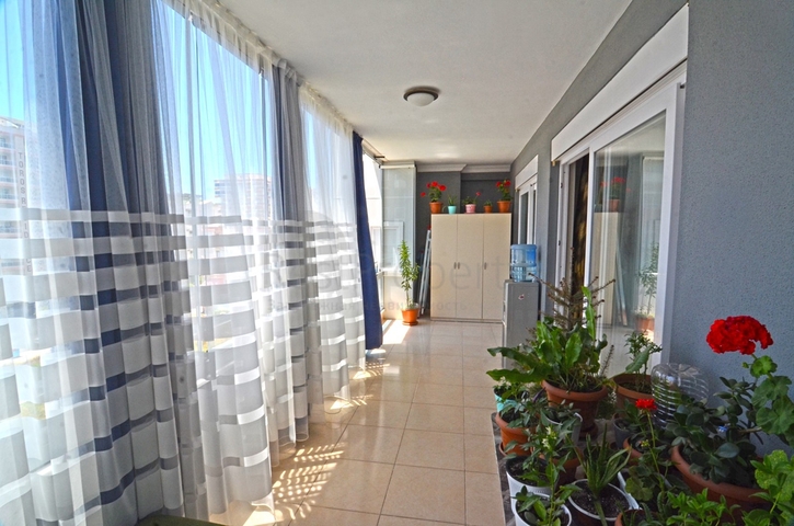 شقة انيقة - تصميم غرفة وصالة - بالكون مغلق -في مهموتلار / الانيا 