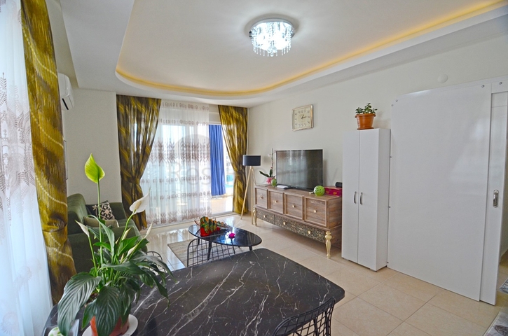 شقة انيقة - تصميم غرفة وصالة - بالكون مغلق -في مهموتلار / الانيا 