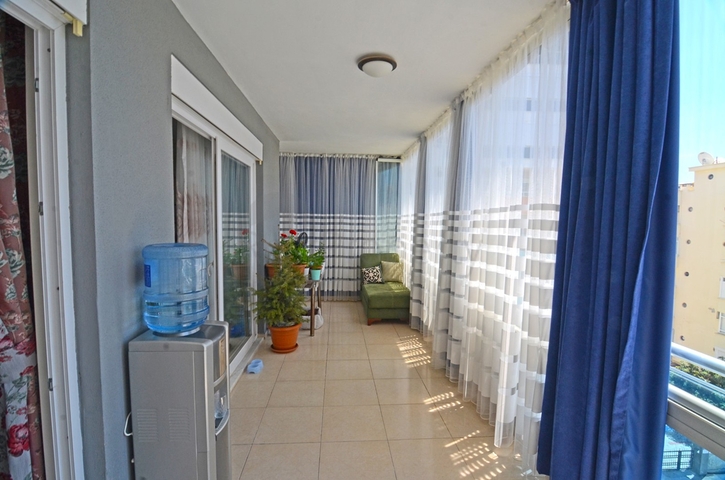 شقة انيقة - تصميم غرفة وصالة - بالكون مغلق -في مهموتلار / الانيا 