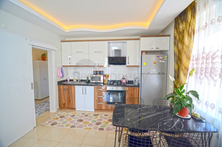 شقة انيقة - تصميم غرفة وصالة - بالكون مغلق -في مهموتلار / الانيا 