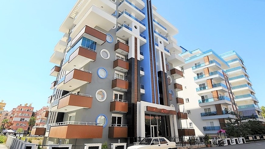 شقة انيقة - تصميم غرفة وصالة - بالكون مغلق -في مهموتلار / الانيا 