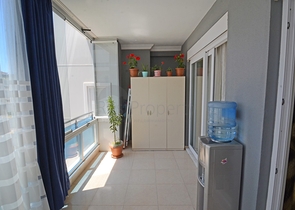 شقة انيقة - تصميم غرفة وصالة - بالكون مغلق -في مهموتلار / الانيا 