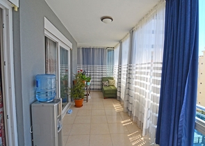 شقة انيقة - تصميم غرفة وصالة - بالكون مغلق -في مهموتلار / الانيا 