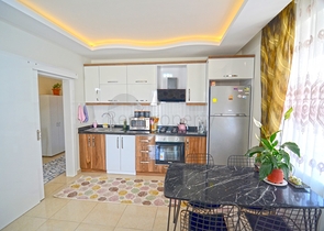 شقة انيقة - تصميم غرفة وصالة - بالكون مغلق -في مهموتلار / الانيا 