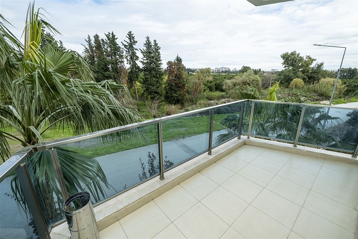 شقة 2 + 1 مع أثاث في مجمع مخطط فندقي في أنطاليا