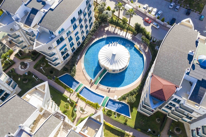 شقة 2 + 1 مع أثاث في مجمع مخطط فندقي في أنطاليا