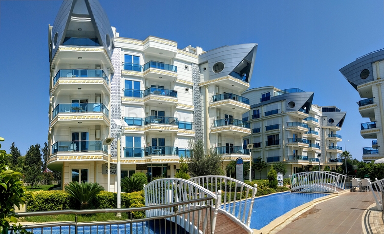 شقة 2 + 1 مع أثاث في مجمع مخطط فندقي في أنطاليا