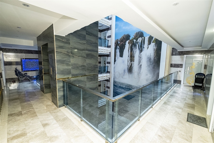 شقة 2 + 1 مع أثاث في مجمع مخطط فندقي في أنطاليا