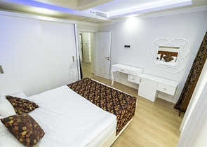 شقة 2 + 1 مع أثاث في مجمع مخطط فندقي في أنطاليا