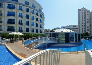 شقة 2 + 1 مع أثاث في مجمع مخطط فندقي في أنطاليا