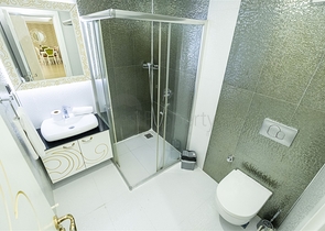 شقة 2 + 1 مع أثاث في مجمع مخطط فندقي في أنطاليا