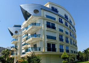 شقة 2 + 1 مع أثاث في مجمع مخطط فندقي في أنطاليا