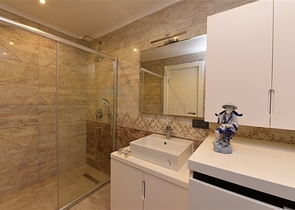 اطلالة بحرية مباشرة - شقة 2 غرفة وصالة - ضمن مجمع سكني حديث - كارجي جاك / الانيا 