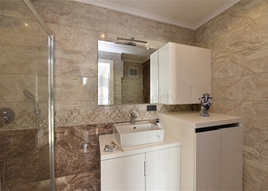 اطلالة بحرية مباشرة - شقة 2 غرفة وصالة - ضمن مجمع سكني حديث - كارجي جاك / الانيا 