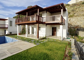 فلل في يودروم - تصميم 3 غرف - مسبح خاص .