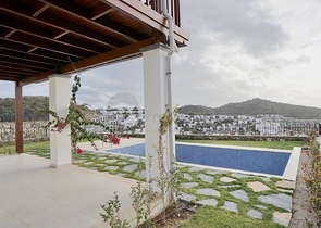 فلل في يودروم - تصميم 3 غرف - مسبح خاص .