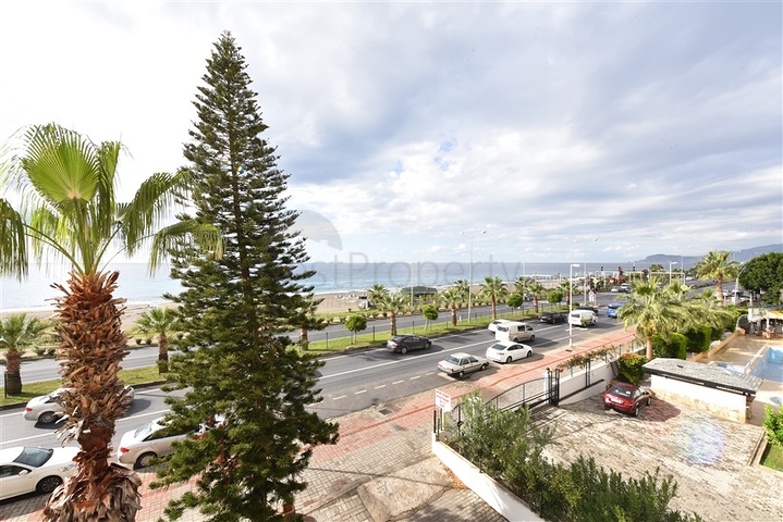 على البحر مباشرة - شقة 3 غرف وصالة - في مهموتلار / الانيا 