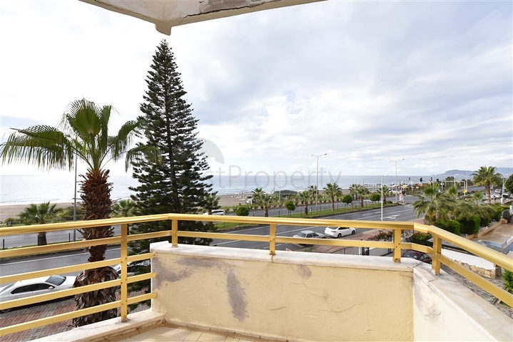 على البحر مباشرة - شقة 3 غرف وصالة - في مهموتلار / الانيا 