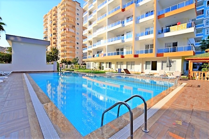 شقة غرفتين وصالة - ضمن مجمع سكني - قريب من البحر والخدمات - في مهموتلار / الانيا