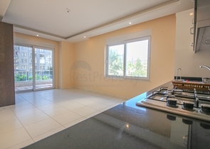 شقة غرفتين وصالة - ضمن مجمع سكني - قريب من البحر والخدمات - في مهموتلار / الانيا