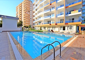 شقة غرفتين وصالة - ضمن مجمع سكني - قريب من البحر والخدمات - في مهموتلار / الانيا