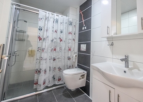 شقة غرفتين وصالة - ضمن مجمع سكني - قريب من البحر والخدمات - في مهموتلار / الانيا