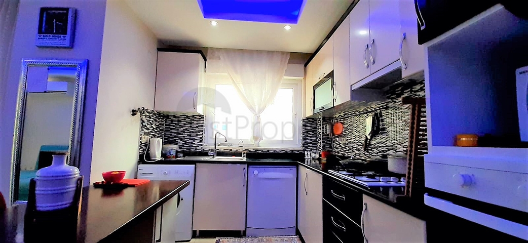 شقة غرفة وصالة - مناسبة للاستثمار او العطلات - ضمن مجمع في منطقة مهموتلار / الانيا 