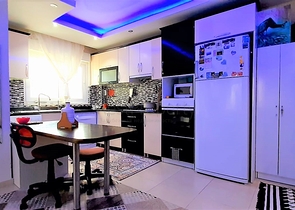 شقة غرفة وصالة - مناسبة للاستثمار او العطلات - ضمن مجمع في منطقة مهموتلار / الانيا 