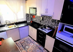 شقة غرفة وصالة - مناسبة للاستثمار او العطلات - ضمن مجمع في منطقة مهموتلار / الانيا 