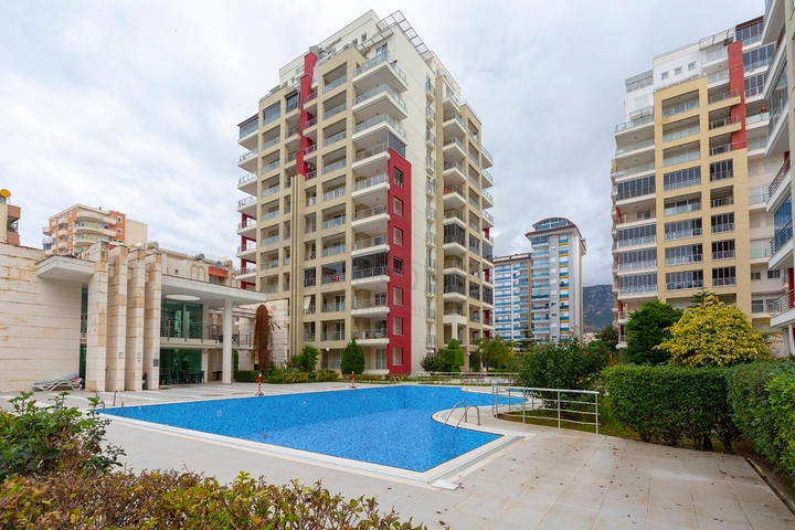 مساحة واسعة -طابق مرتفع - شقة غرفتين وصالة مفروشة -ضمن مجمع في مهموتلار / الانيا 