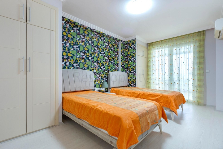 مساحة واسعة -طابق مرتفع - شقة غرفتين وصالة مفروشة -ضمن مجمع في مهموتلار / الانيا 