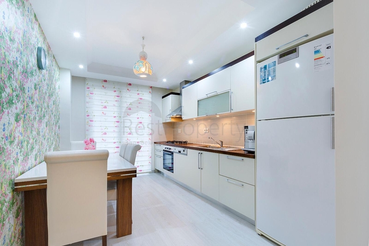 مساحة واسعة -طابق مرتفع - شقة غرفتين وصالة مفروشة -ضمن مجمع في مهموتلار / الانيا 