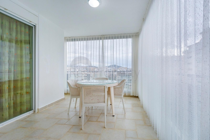 مساحة واسعة -طابق مرتفع - شقة غرفتين وصالة مفروشة -ضمن مجمع في مهموتلار / الانيا 