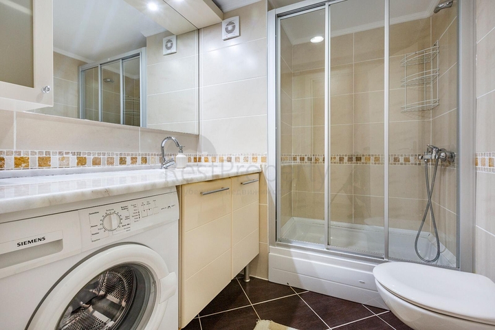 مساحة واسعة -طابق مرتفع - شقة غرفتين وصالة مفروشة -ضمن مجمع في مهموتلار / الانيا 