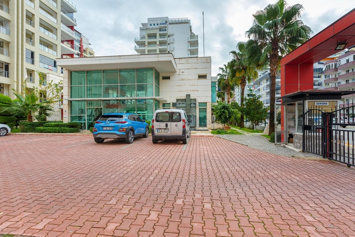 مساحة واسعة -طابق مرتفع - شقة غرفتين وصالة مفروشة -ضمن مجمع في مهموتلار / الانيا 