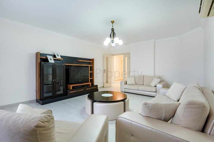 مساحة واسعة -طابق مرتفع - شقة غرفتين وصالة مفروشة -ضمن مجمع في مهموتلار / الانيا 