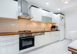 مساحة واسعة -طابق مرتفع - شقة غرفتين وصالة مفروشة -ضمن مجمع في مهموتلار / الانيا 