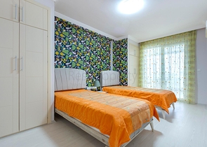 مساحة واسعة -طابق مرتفع - شقة غرفتين وصالة مفروشة -ضمن مجمع في مهموتلار / الانيا 