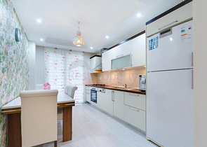 مساحة واسعة -طابق مرتفع - شقة غرفتين وصالة مفروشة -ضمن مجمع في مهموتلار / الانيا 